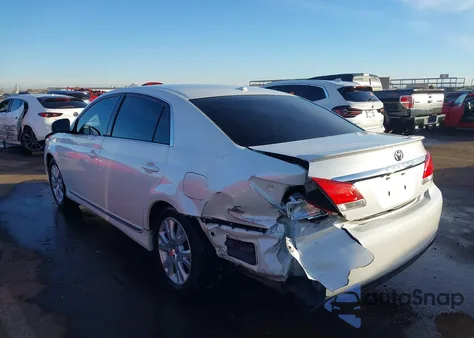 2012 Toyota Avalon z USA, uszkodzony, nr VIN 4T1BK3DBXCU445628